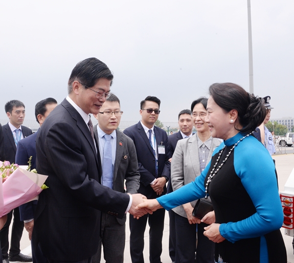 Chủ tịch Quốc hội Nguyễn Thị Kim Ngân tới Giang Tô, bắt đầu chuyến thăm chính thức Trung Quốc